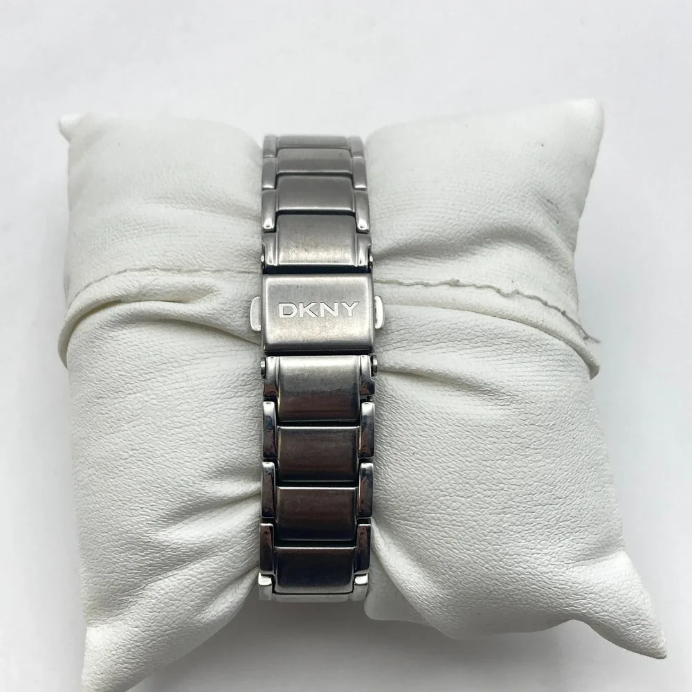 DKNY Women's Watch 17mm Brushed Silver Tone Blue Dial WR New Battery SMALL 6